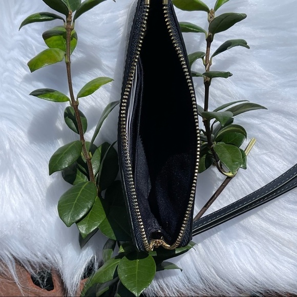 NWT Coach corner zip wristlet with garden plaid print - Picture 7 of 8